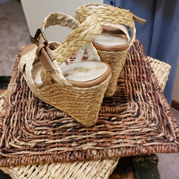 MIA - Picture 3 of 7